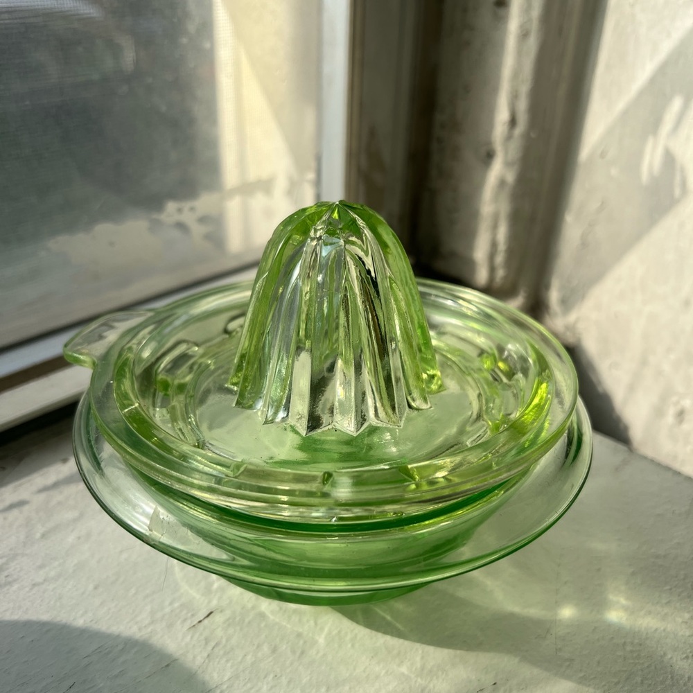 Uranium glass citrus squeeze with catching bowl